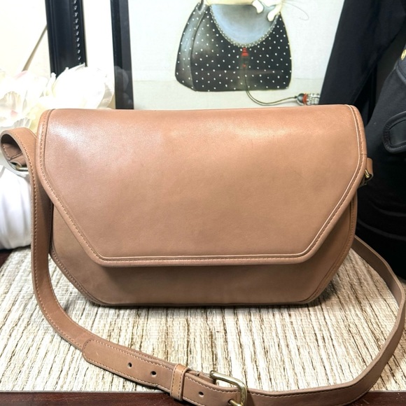 Coach Handbags - Vintage Coach Butterscotch Vista Bag 9947